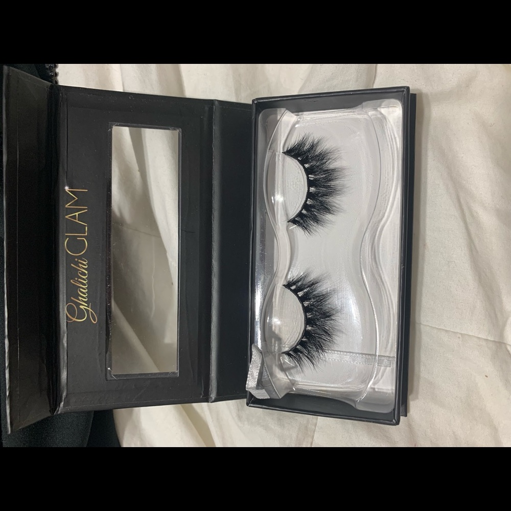 Mink Lilly lashes in style Mykonos
